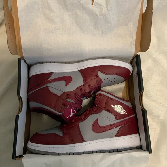 Jordan 1 Mid - Cherrywood Red/White/Cement Grey - Size: 5Y (Youth) / 7 Women’s - Picture 2 of 7